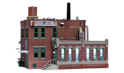 CLYDE & DALE'S BARREL FACTORY BUILT-&-READY HO-SCALE-WOODLAND SCENICS-COMPLETE!