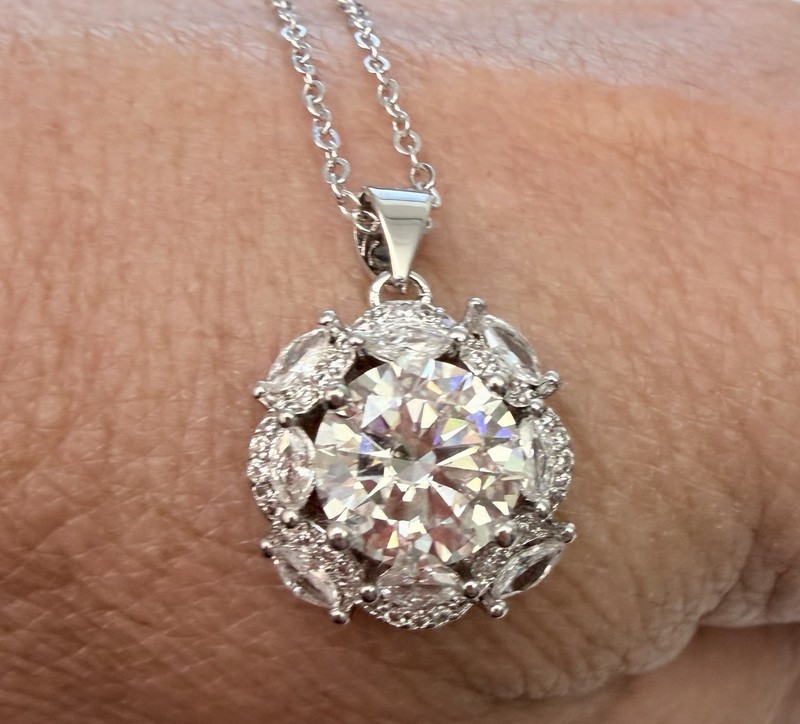  3.0 carat Moissonite Round Halo Pendant 925 Silver Chain GRA certified NWT