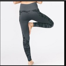 Zyia Gray Camo Performance Hi-Rise 7/8 Leggings NWT Size Med