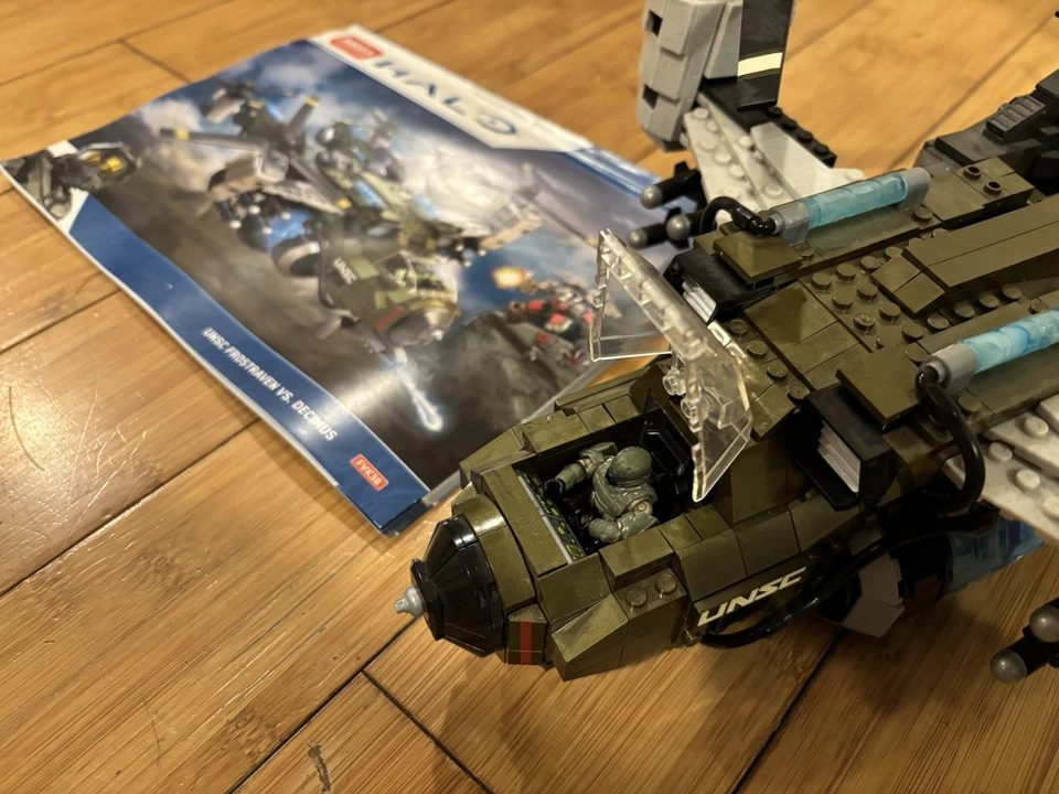 MEGA Construx Halo UNSC Frostraven vs. Decimus (built) - Image 3 of 4