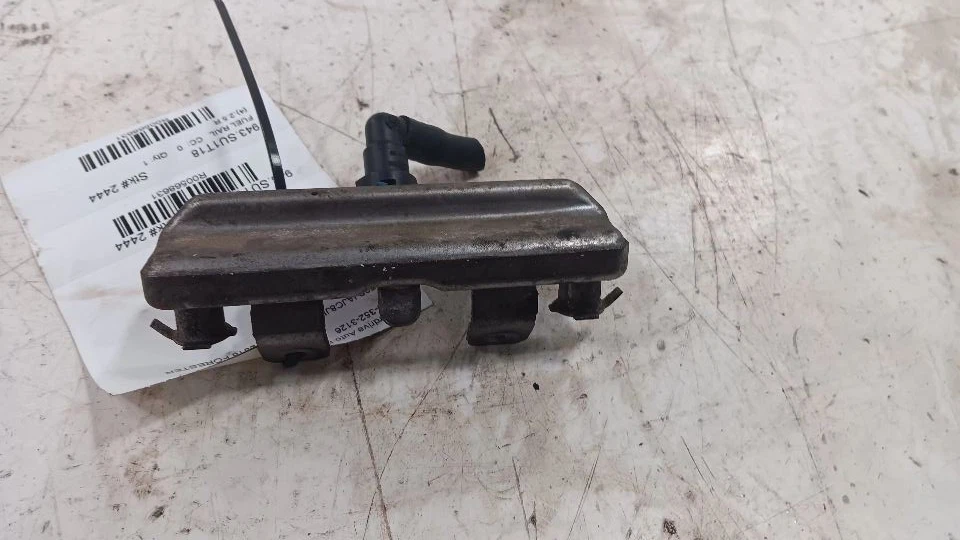 Barra de montaje de inyector de inyección de riel de combustible Subaru Forester 2017 2018 Foto 2 de 4