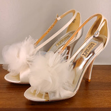 Badgley Mischka White Satin Slingback Heels Feather Flower Buckle 8.5 M