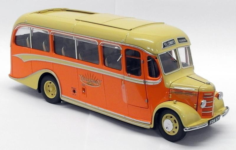 Sun Star 1/24 Scale Model Bus 5001 - Bedford OB Duple Vista Coach