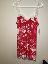 Ambrielle NWT Women  s XL Night Gown Red Floral