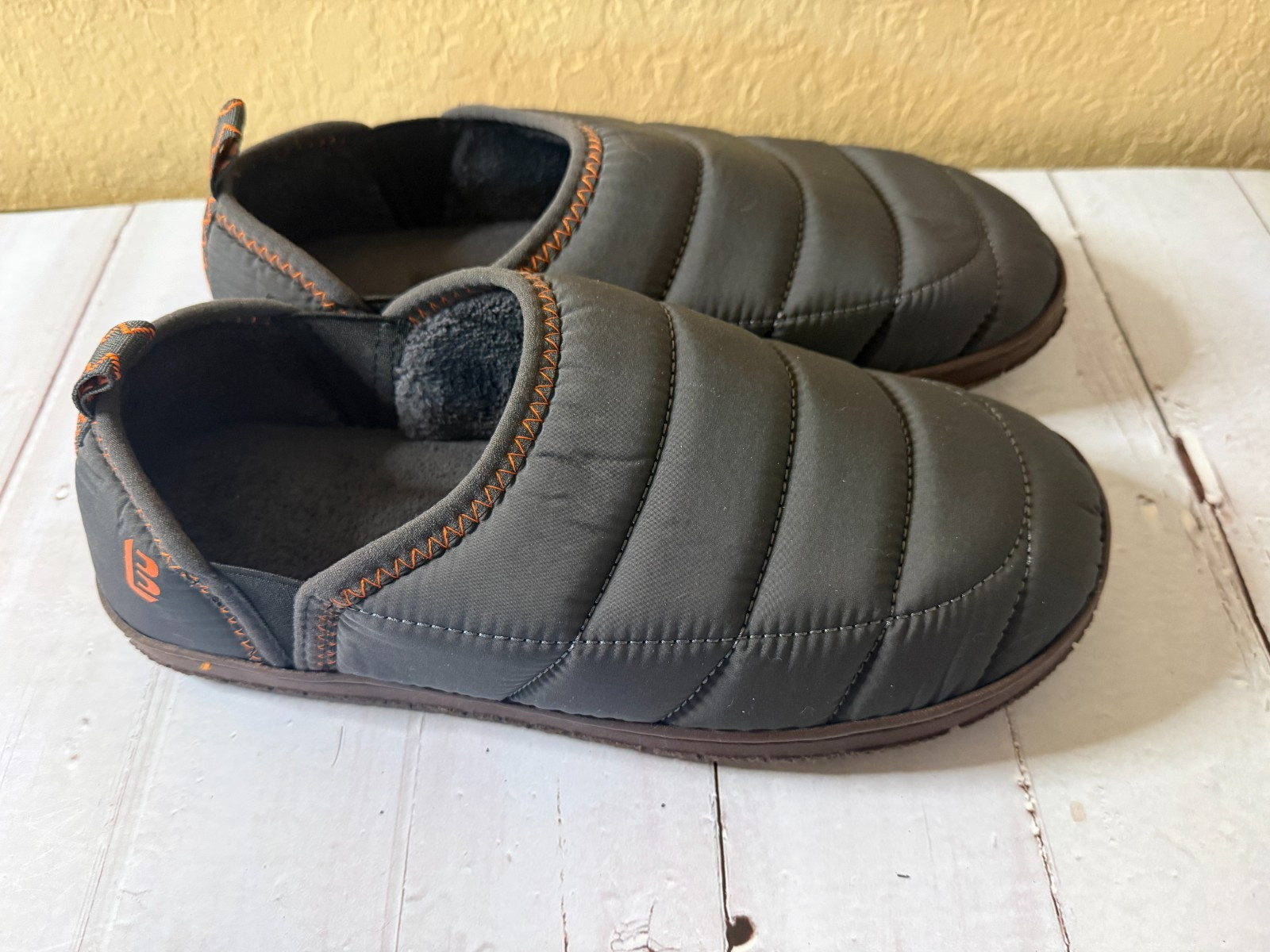 Mens Slip On House Shoes Size 9 Dark Gray-image