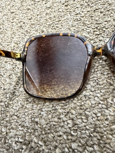 Tortoise Shell Oversized Sunglasses SKU:J - Picture 7 of 12