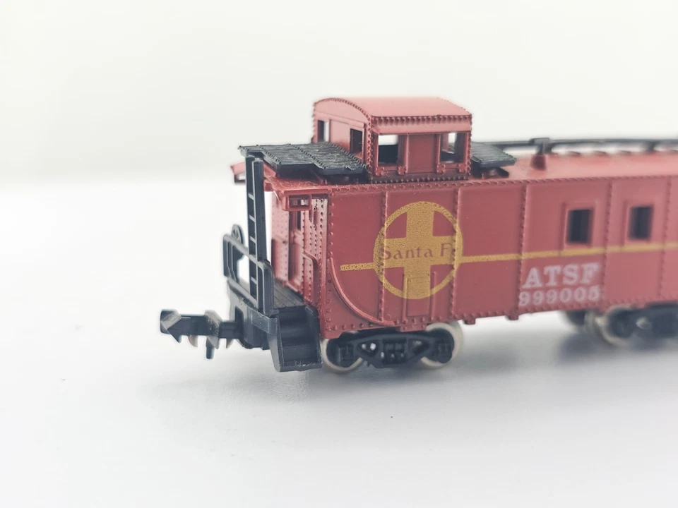 Model Power N Scale Santa Fe Caboose ATSF 999005 Model Train Car NO BOX - Image 3 of 4