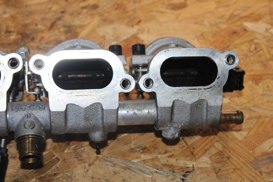 Right 5-8 Individual Throttle Body S62B50 OEM BMW E39 M5 E52 Z8 S62 2000-2003 - Image 2 of 4