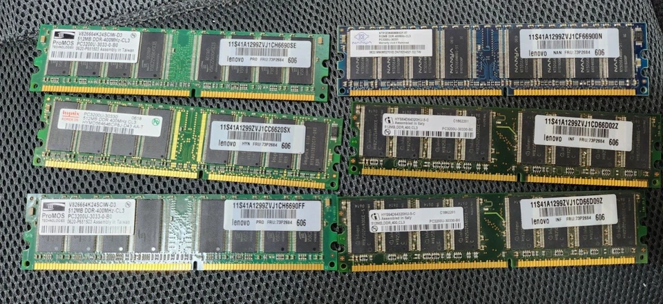Memoria PC 24x 512MB DDR400 PC3200 SDRAM. KVR400X64CA3/512 HYMD56464646B8J-D43 73P2684 Foto 3 de 3
