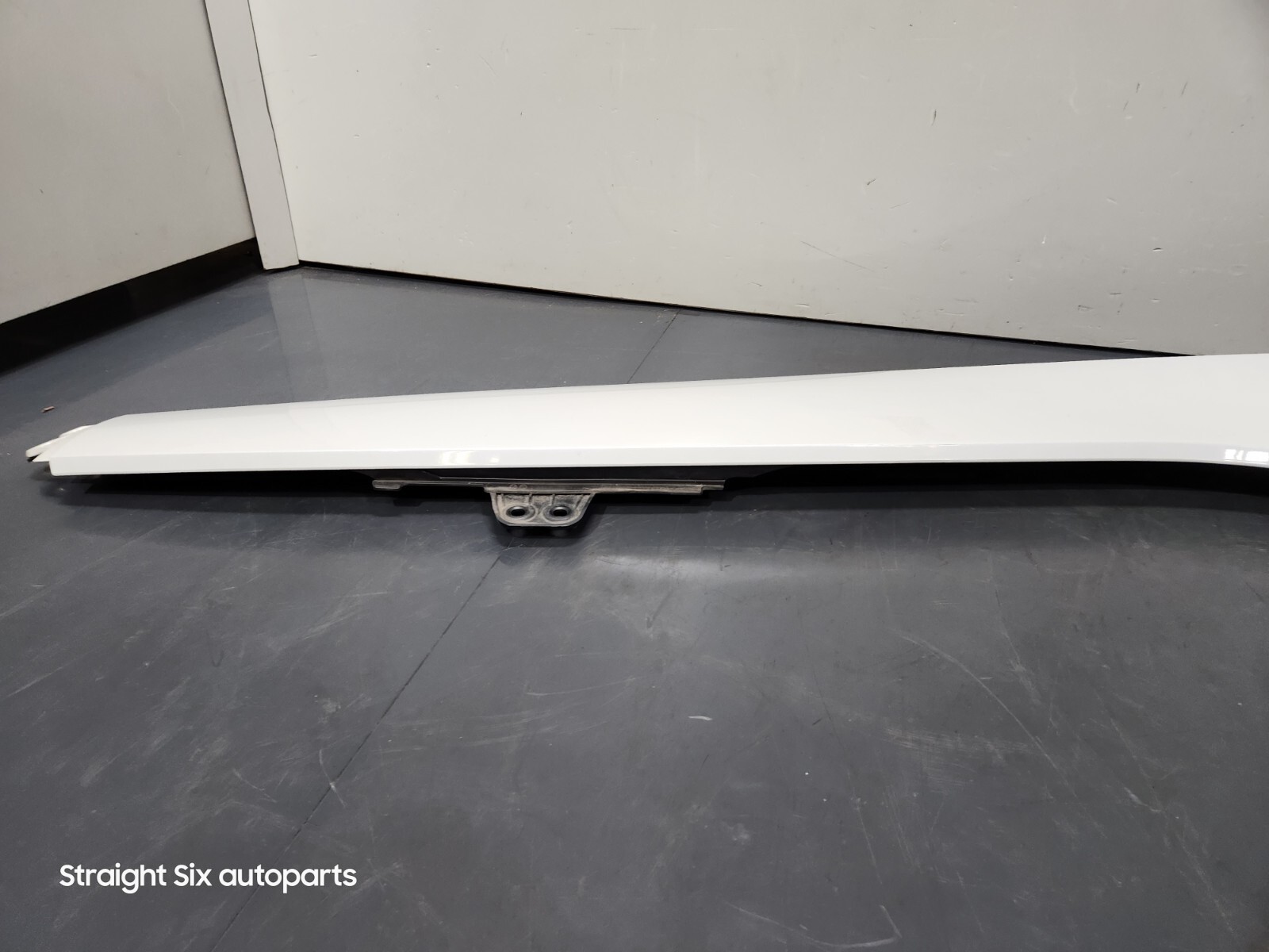 ✅ 14-20 BMW i8 I12 Coupe Rear Right Passenger Side Molding Panel Turn Signal