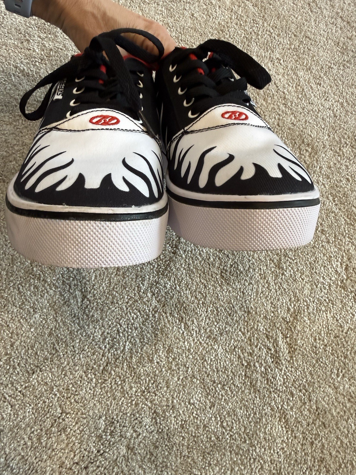 Heelys Flame Print Skate Shoes Men’s Size 8 Black White Red EUC No Wheels image 5