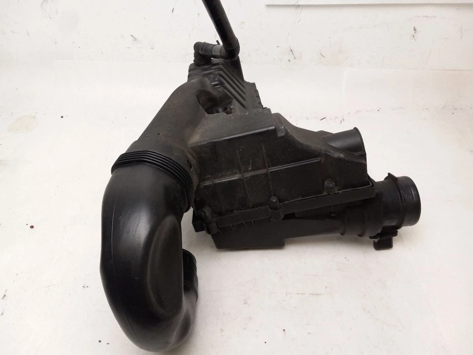 AIR INTAKE CLEANER fits VOLKSWAGEN CC 2009 - 2018 OEM - Image 3 of 4