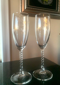 Champagne/Wine Bride & Groom Toasting Glasses Set 5 oz.