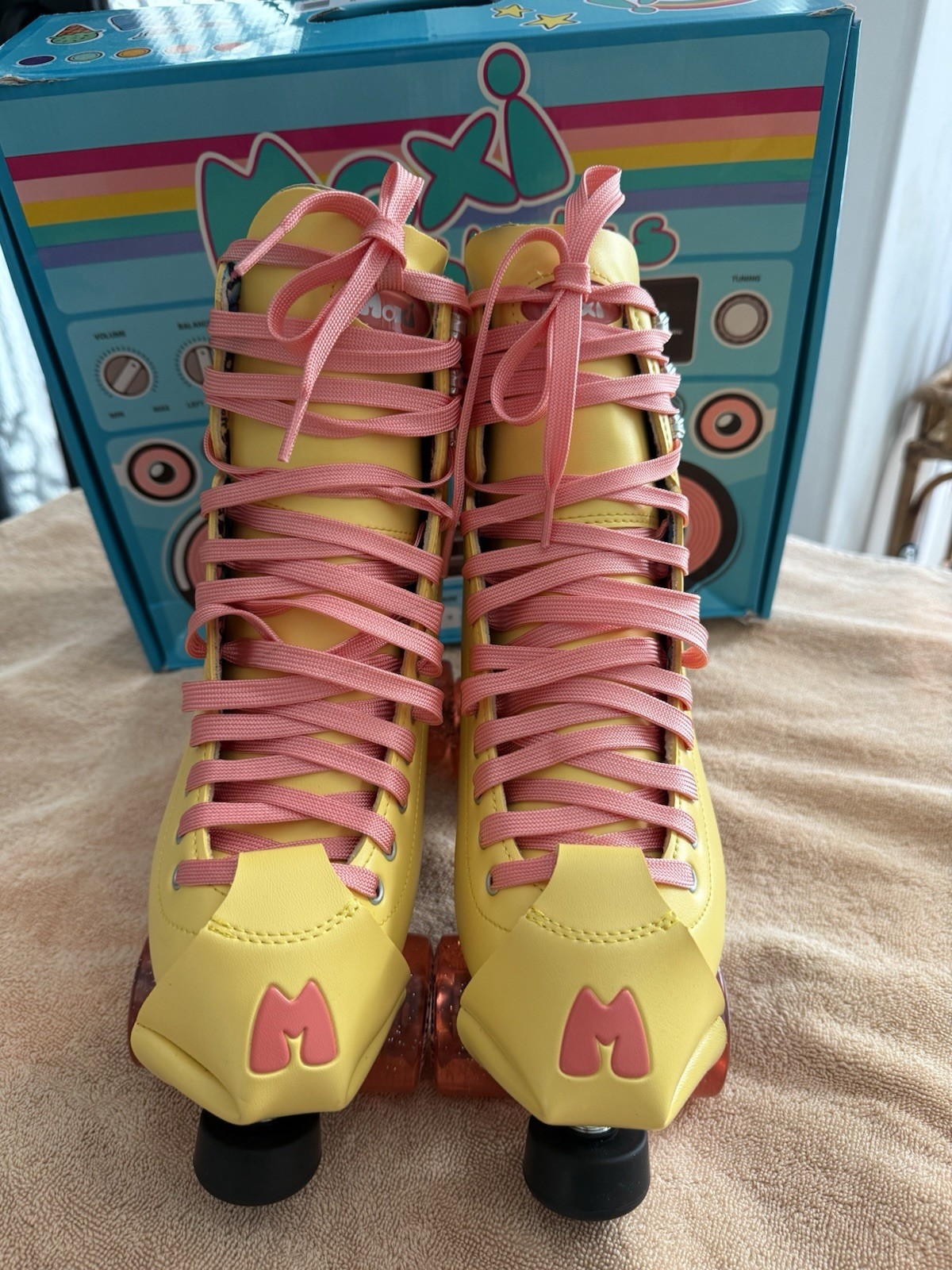 Strawberry Lemonade Size 10 Fits Women&rsquo;s Size 11