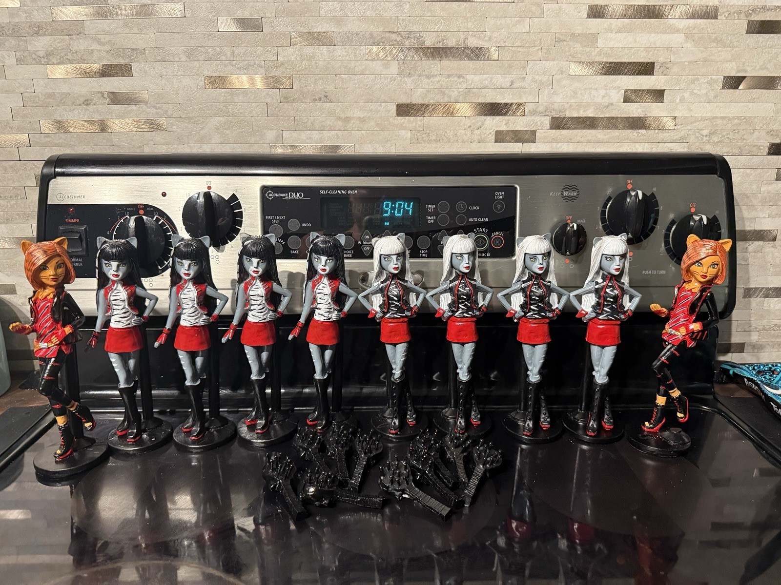 Monster High figurines With Comb - Buyers choice! 