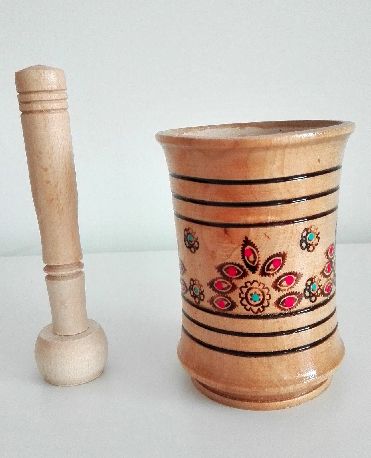 Wooden mortar pestle kitchen Romanian wood mortar grinder kitchen tool utensil
Opens in a new window
