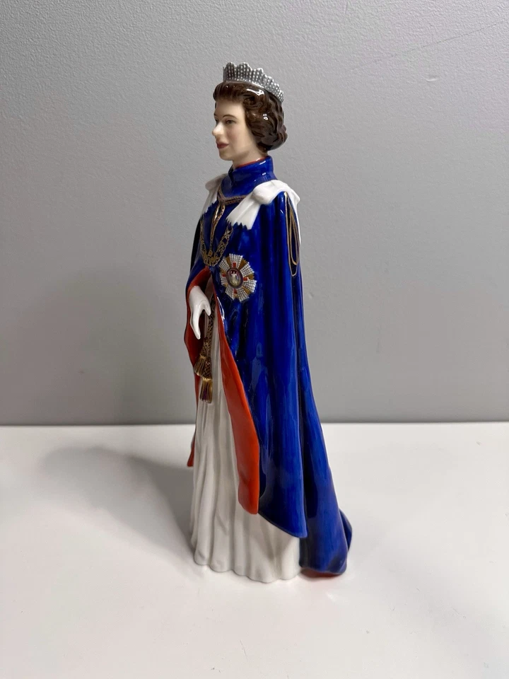 Vintage Royal Doulton 1983 Queen Elizabeth II H.N. 2878 Figurine 10.25 inch W08 - Image 2 of 4
