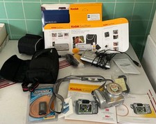 Kodak EasyShare Z612 6.1MP Digital Camera + 2 batteries + charger + dock+ cases