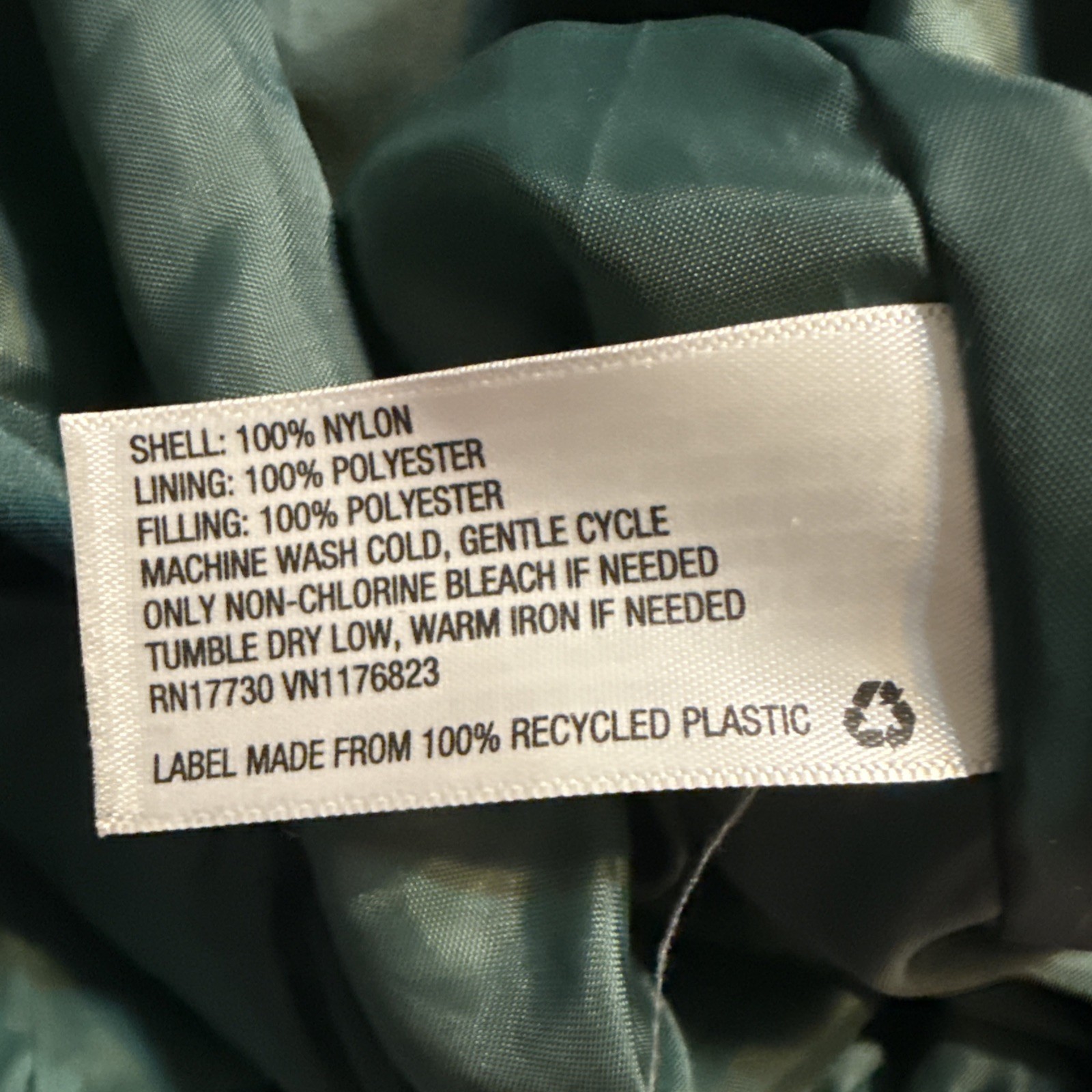 Universal thread puffer jacket green - image 11