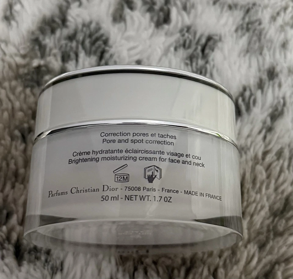 Loción Iluminadora Dior Diorsnow Essence of Light 1.7oz Nueva Valor $162 Foto 4 de 4