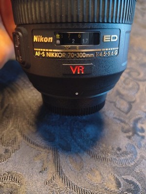 Nikon AF-S VR Zoom-Nikkor 70-300mm f/4.5-5.6G IF-ED Lense
