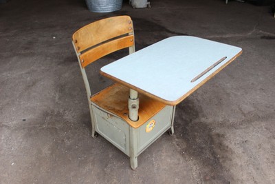 Vintage Irwin Child S Wood Metal School Desk Made In U S A Ebay