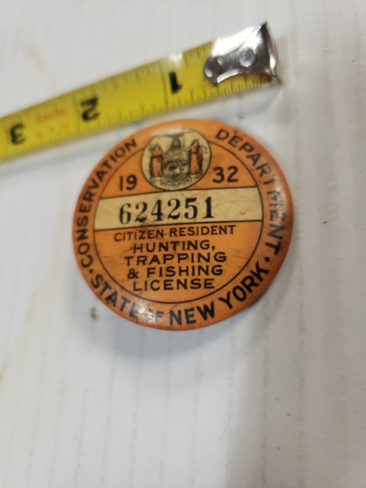 1932 NY New York Resident HUNTING TRAPPING & FISHING LICENSE BUTTON Pin