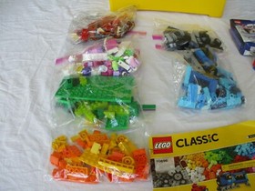 LEGO CLASSIC: Medium Creative Brick Box (10696) + Lego Movie 70822 W Storage