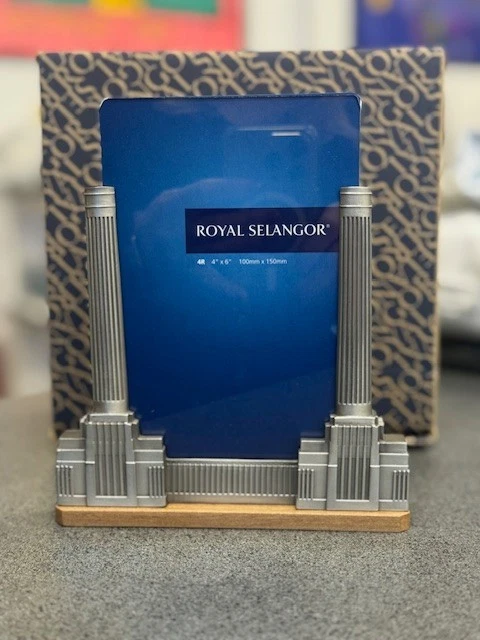 Battersea Power Station Photo Frame in pewter with wood base - 4x6" - Image 2 of 3