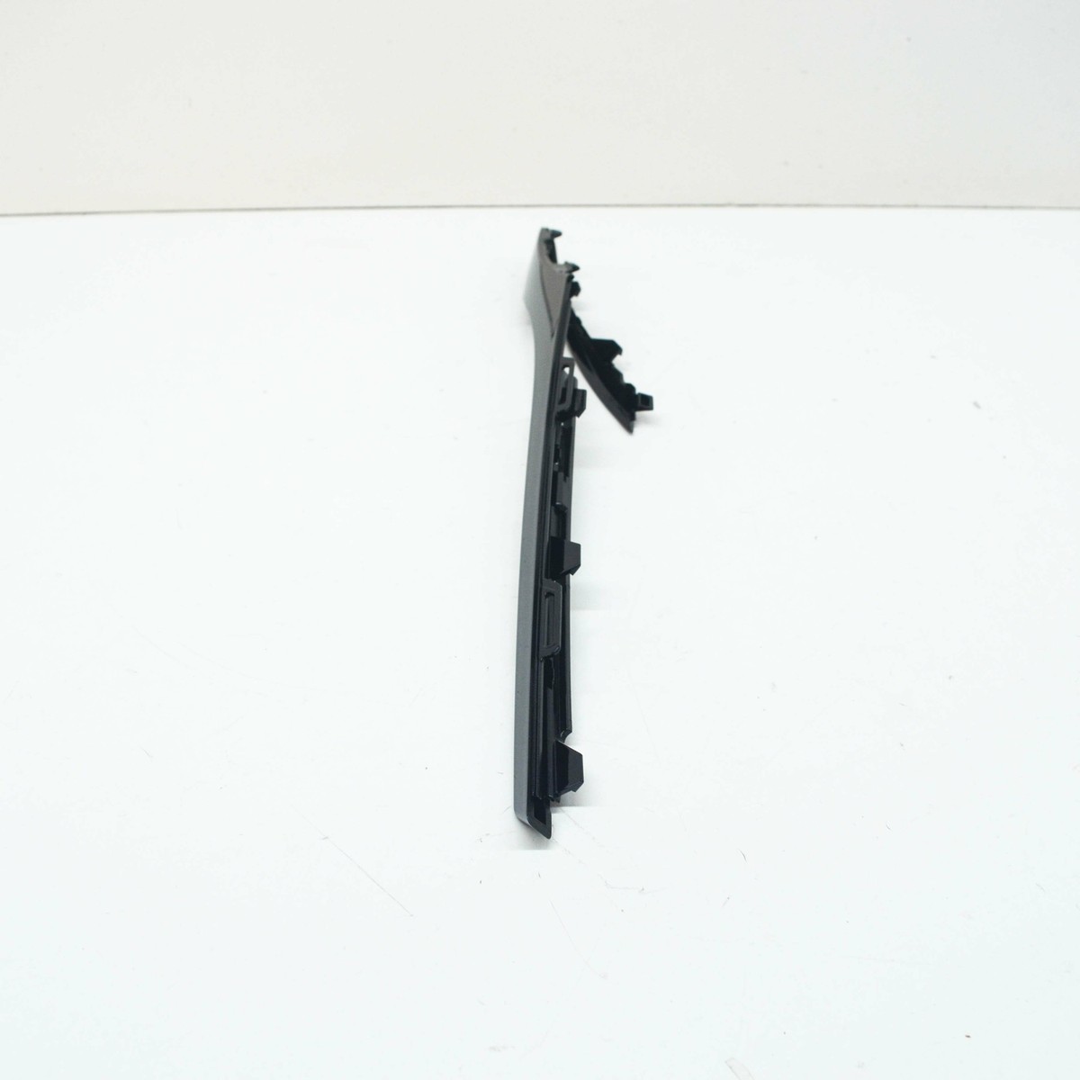 PORSCHE MACAN MK2 S Front Left Disc Upper Molding 95B807685D041  