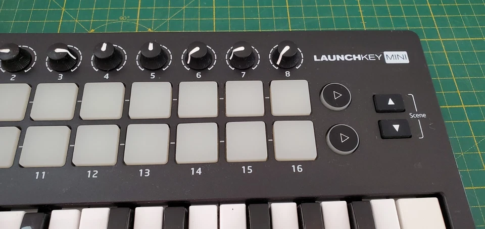Novation Launchkey Mini MK2- Nur das Gerat, ohne zuhebor - _1_5 - Bild 3 von 4