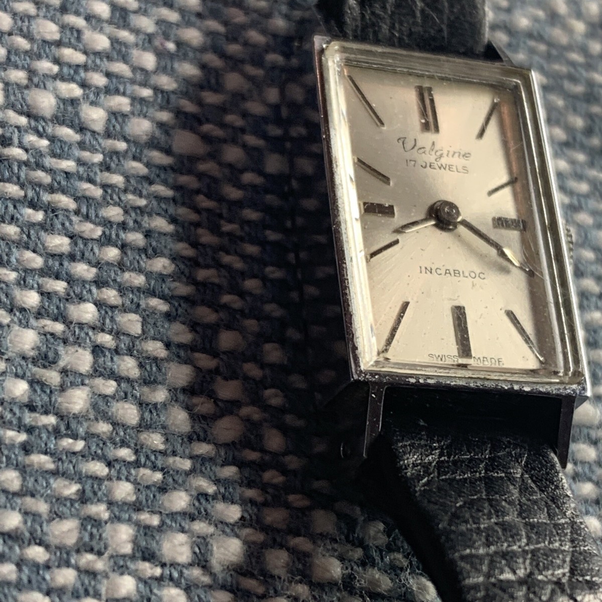 Vintage Valgine 15mm Silver Tone Women’s Watch black leather band 667