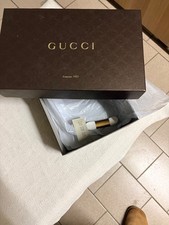 Scarpe da ginnastica Gucci originali, dal design iconico ed elegante. 