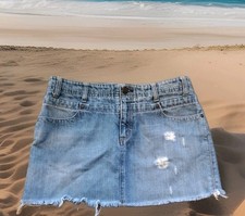 VTG Y2k American Eagle Womens Low Rise Jean Skirt Size 8 Blue Whister Raw Hem