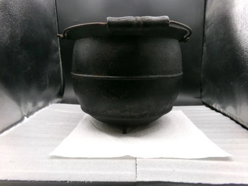 Vintage Griswolds Cast Iron #9 Erie 3 Footed Kettle Pot Tripod 796