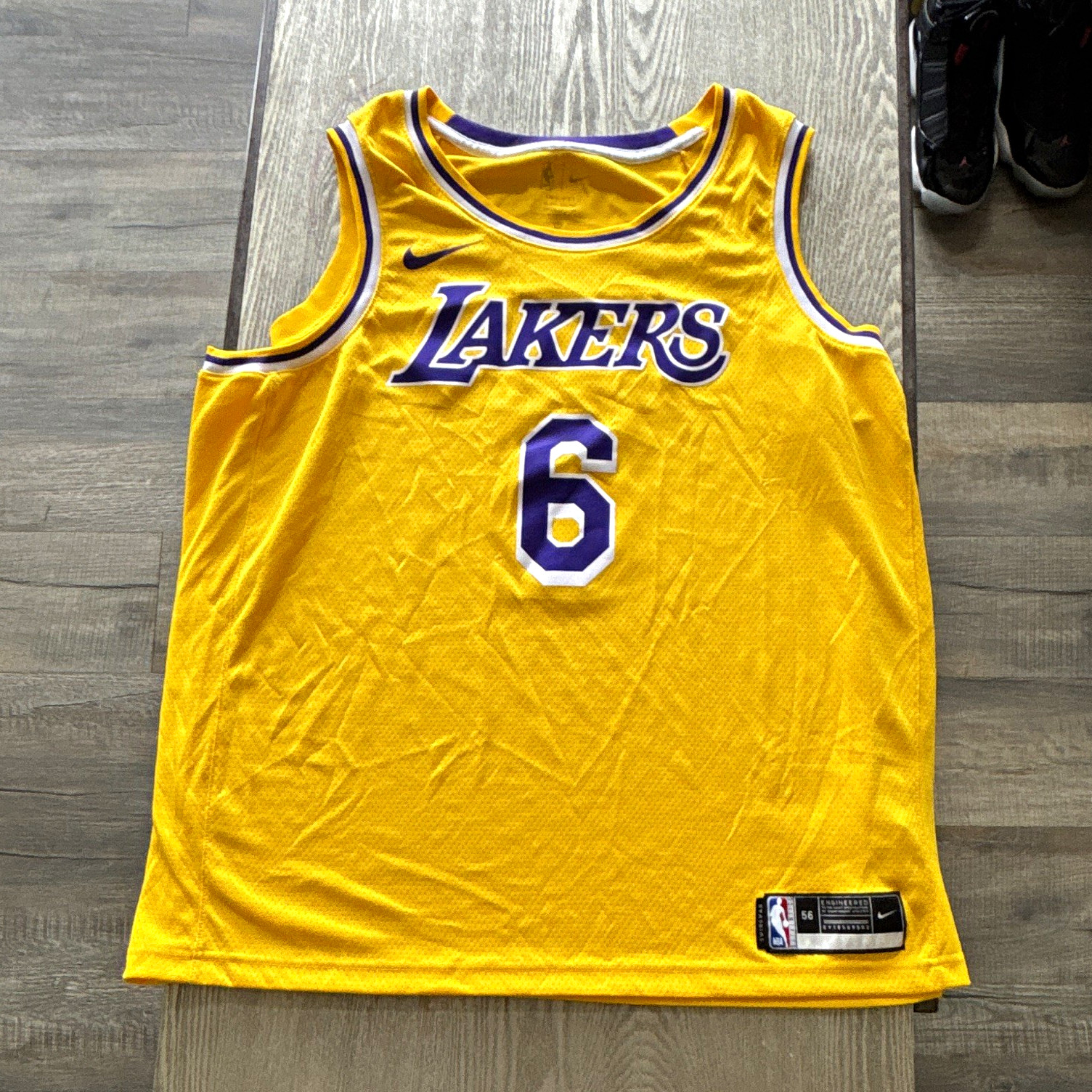 Nike Los Angeles Lakers LeBron James #6 Swingman Dri-FIT Jersey 56 Yellow