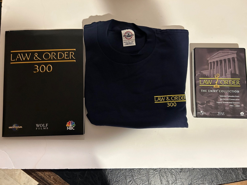 Law and Order - The Emmy Collection DVD+12 Black & White Photos + Folder+Tshirt!