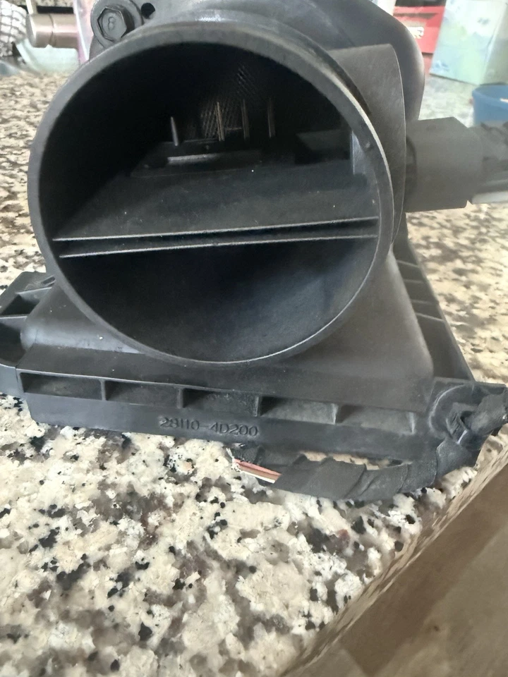 06-14 起亚 SEDONA 空气净化器过滤器上盖盒盖 MASS 气流传感器 MAF — 第 3/4 张图片