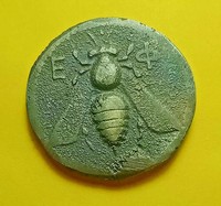 UNRESEARCHED ANCIENT PHOENICIAN BRONZE DRACHM COIN WITH BEE 9.7G