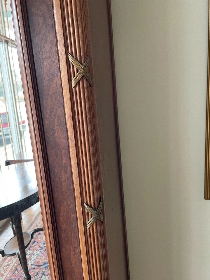 Antiguo armario francés de 1880 con detalles de hoja de oro Foto 3 de 4