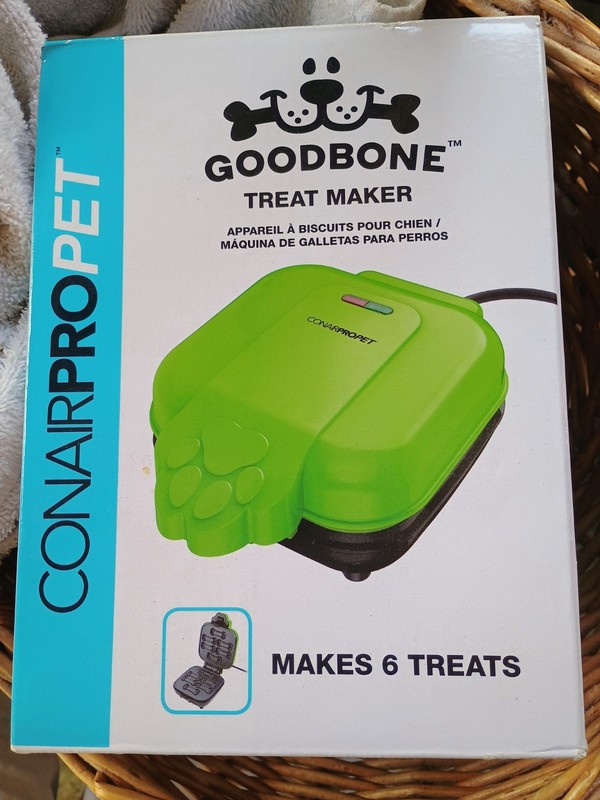 Goodbone Dog Treat Maker By ConAirProPet Makes 6 Healthy Treats +Recipe Book