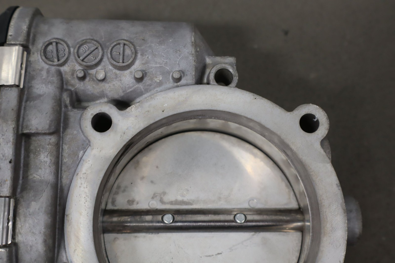 Maybach 57 2007 Throttle body
