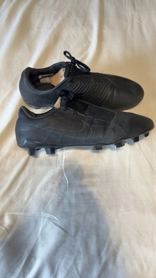 Nike Phantom Venom Elite TC FG soccer cleats in a ''Triple Black'' colorway Size 9
