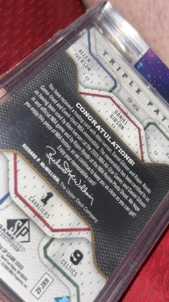 Parches triples usados del juego Upper Deck SP 2009-10 Allen Iverson, Gibson, Rondo 10/60 Foto 2 de 4