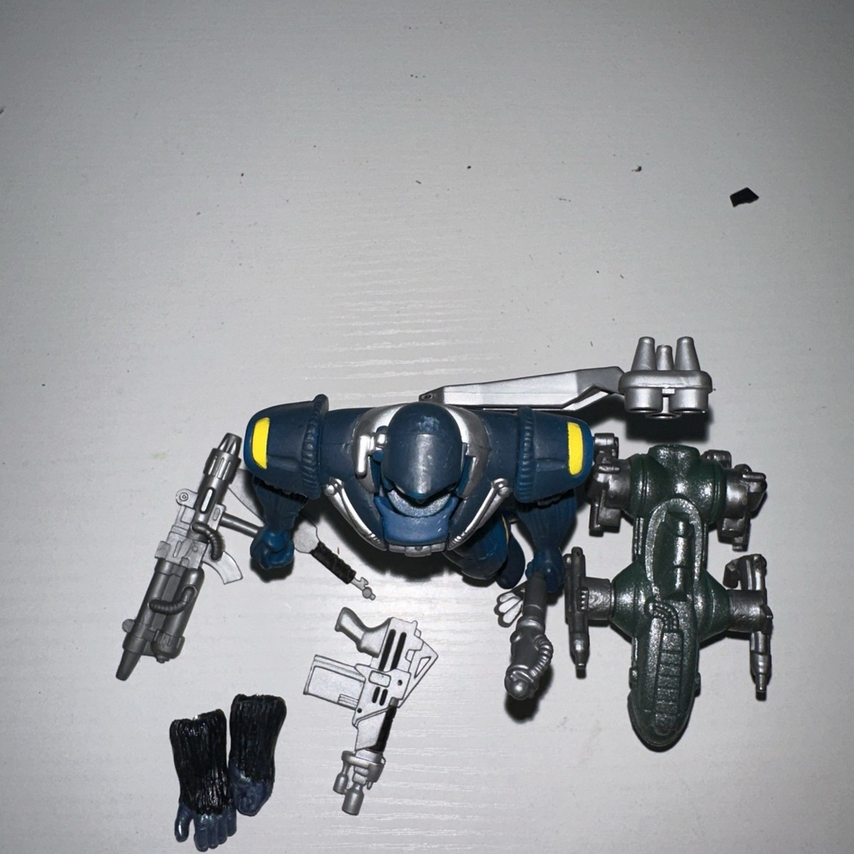 Z18- 1995 Aliens Hive Wars Integer 3 Kenner Action Figure Blue