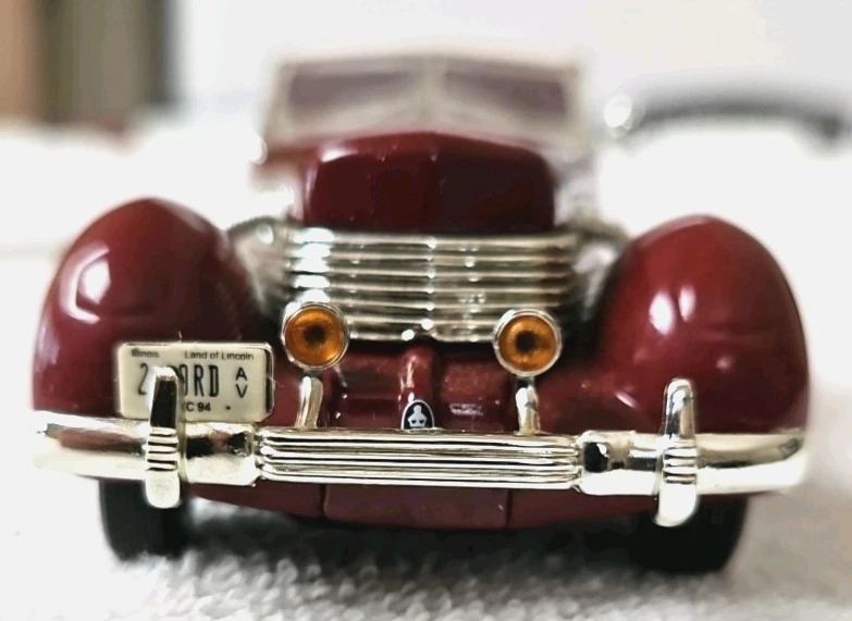 Signature Models - 1937 Cord 812 Supercharged (#32112) 1:32 Scale Die-Cast Car - Image 2 of 4