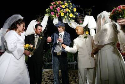 Actor Ashton Kutcher marries two couples at the Hard Rock Hotel & - Old Photo 1