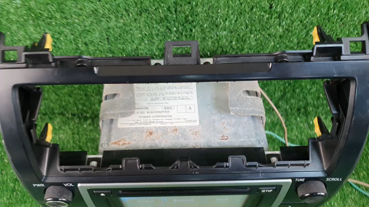 sa☻ ZSPEC T-Top Lock-Buttons Pair, Nissan Z31 300zx, OE-Colors