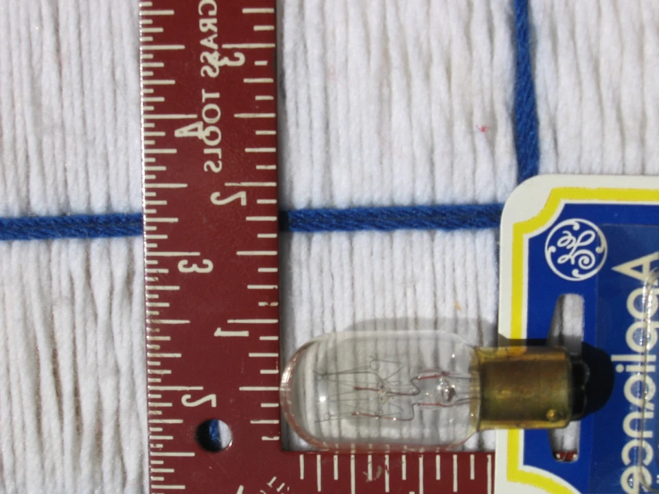 Box of 4 APPLIANCE SEWING MACHINE T8 vacuum 25T8 LIGHT BULB 25w Exit Sign Ba15d - Image 4 of 4