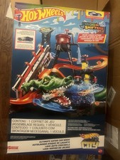 4 Hotwheels track sets+ 50 Cars+ 4-30 Car Storage Tire Cases